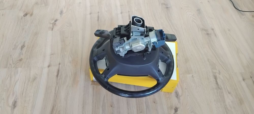 Продавам мултифункционален волан с аербег airbag и лентов кабел + лост