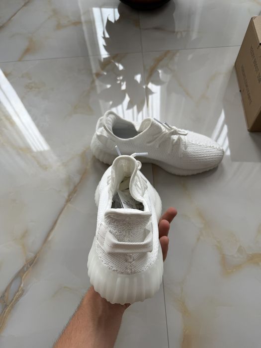 Adidadi Yezzy 350 V2