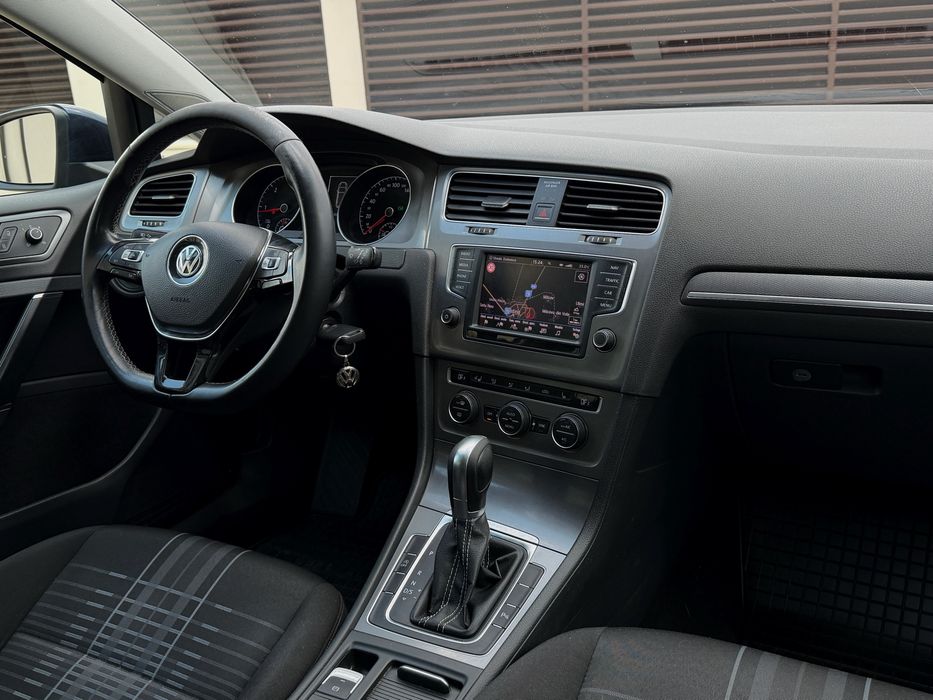 Volkswagen Vw Golf R Line / Lounge / Incalzire Volan / Automat / Bi Xenon 2016
