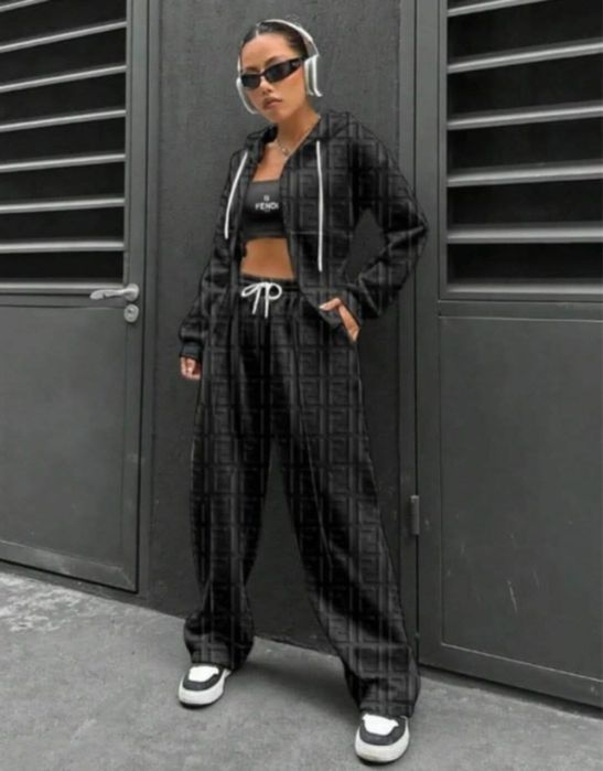 Дамски екип с широк крачол без бюстие/ Още няколко модела екипи