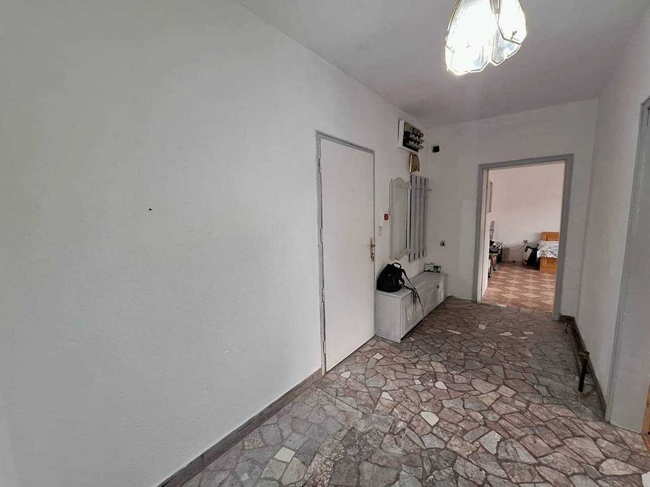 Продава се Тристаен апартамент в Асеновград - 141 кв.м за 503 €/кв.м - Снимка #8