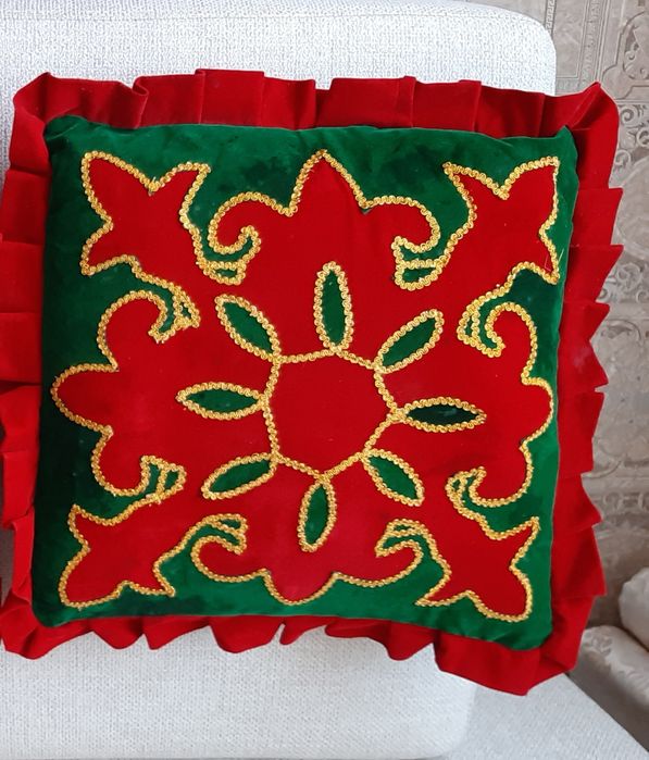 Подушка ручной работы