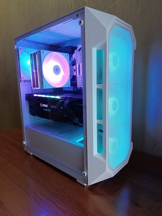 Нов Геймърски компютър  RTX 3070 8GB | Ryzen 5 5600 | 16GB RAM
