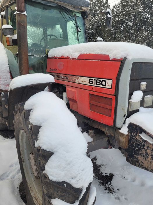 Tractor Massey Ferguson +plug Kverneland