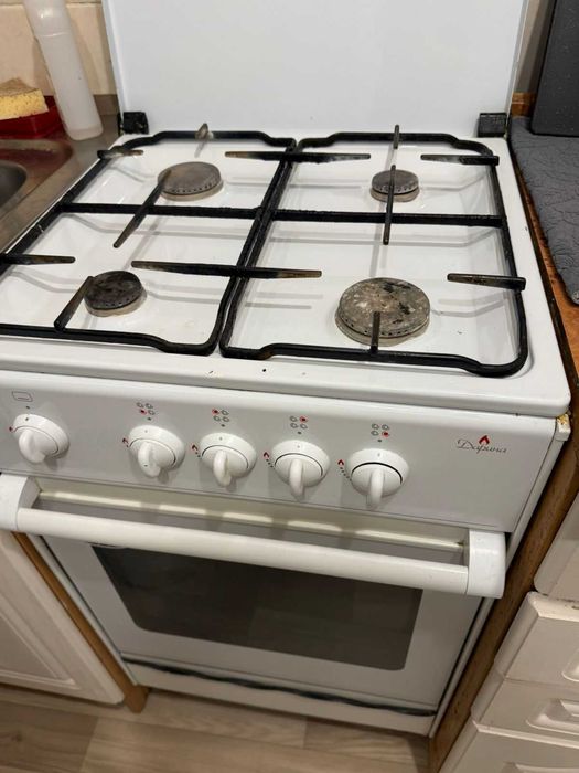 продам газовую плиту Дарина б/у