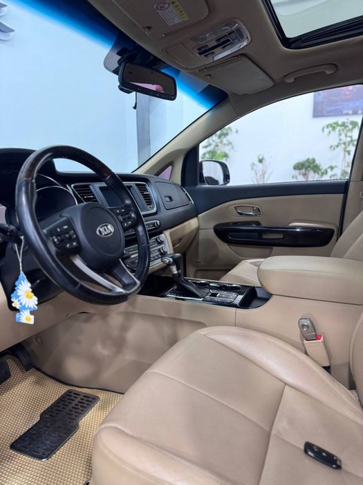 Kia Carnival продается