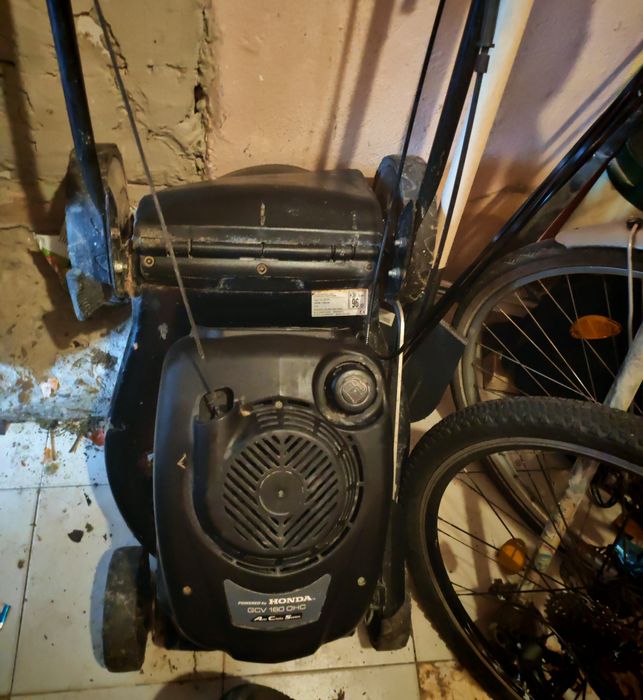 Vând cositoare gazon , grădină Honda GCV 160