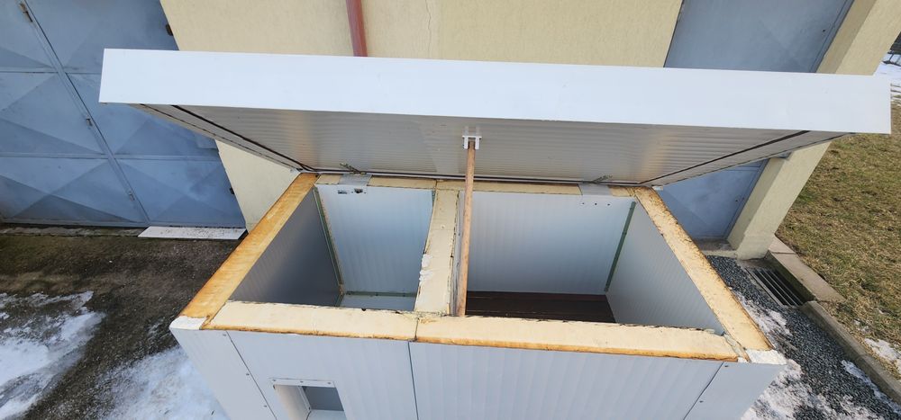 Vand cusca pentru  caine de talie medie