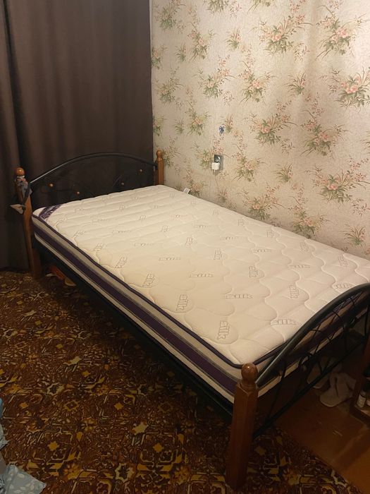 Кровать и матрас