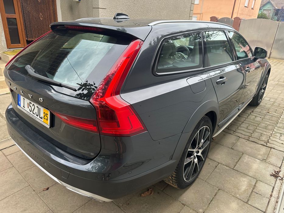 Volvo v90 Cross Country