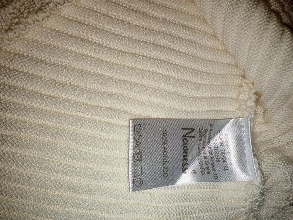 Cardigan varsta 6ani,116 cm purtat o data de culoare crem