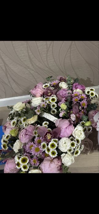 Букет с пионами микс
