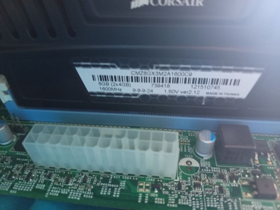Vând placa de baza ddr3