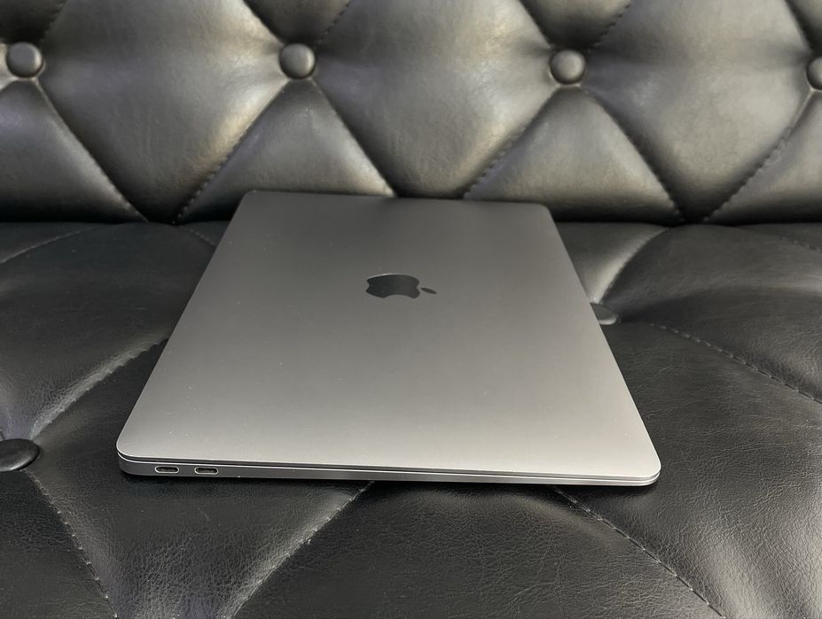 Apple MacBook Air M1 2020 года в идеальном состояние