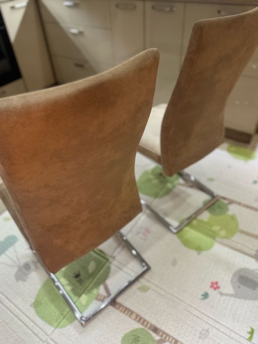 Бежови трапезни столове Кадифе 43/60/98 СМ