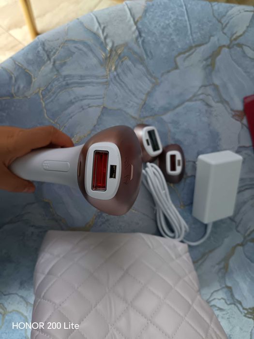 Фотоепилатор Philips Lumea 9000
