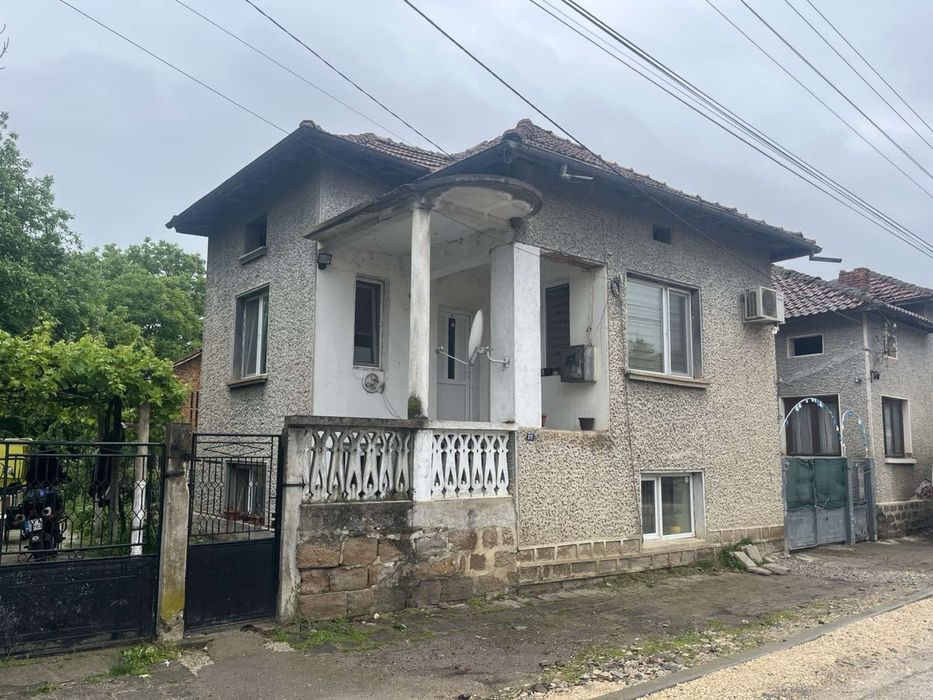 Къща в село Торос