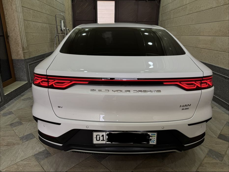 Byd Han Dual Motor 4x4  3,9-секунд 28500$