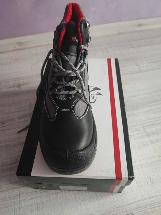 Работни  обувки.