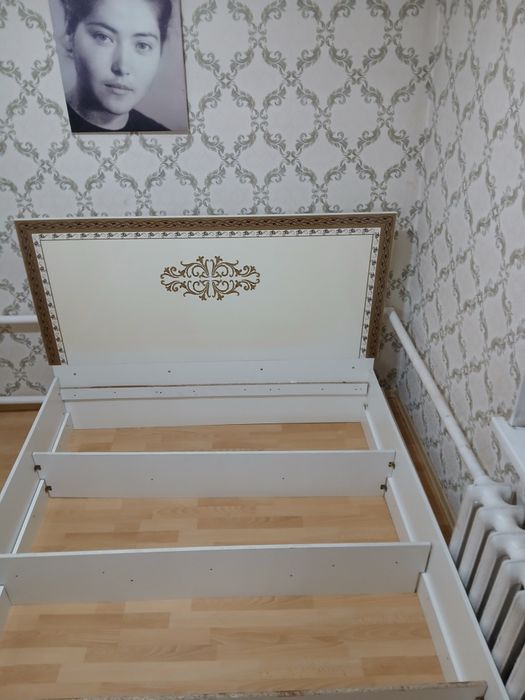 Төсек .узындыгы 200см ені 60см