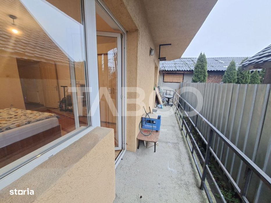 Apartament decomandat de vanzare 3 camere balcon parcare si curte