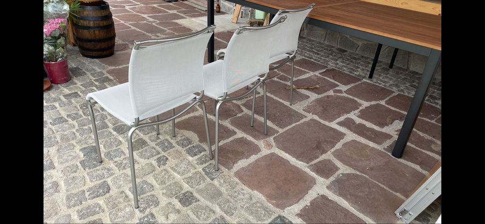 Стол с метална мрежа 1 бр. 40 лв.