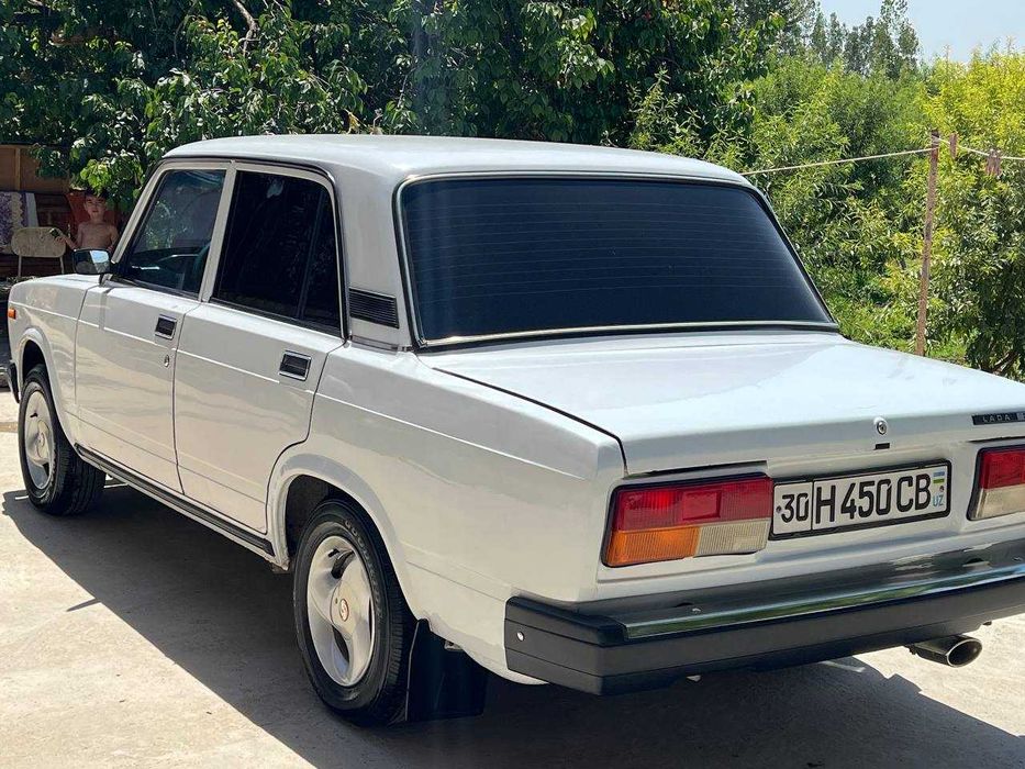 Vaz 2107 sotiladi