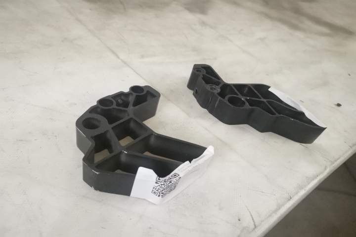 Оригинален Държач за Очила за Фар Ляв В Добро Състояние Ленд Роувър Ре