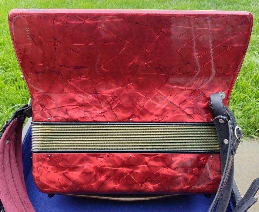 Acordeon Hohner Concerto 2 cu 72 casi rosu sidefat