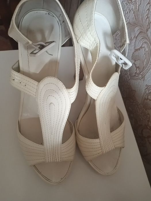 Босоножки кожаные 38р