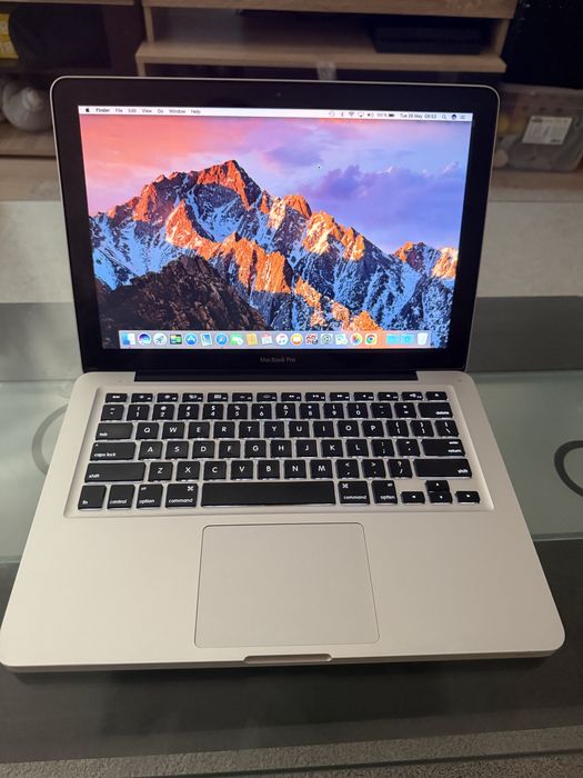 MakBook Pro i5 750 GB