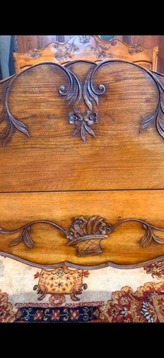 Масивно орехово легло, спалня.