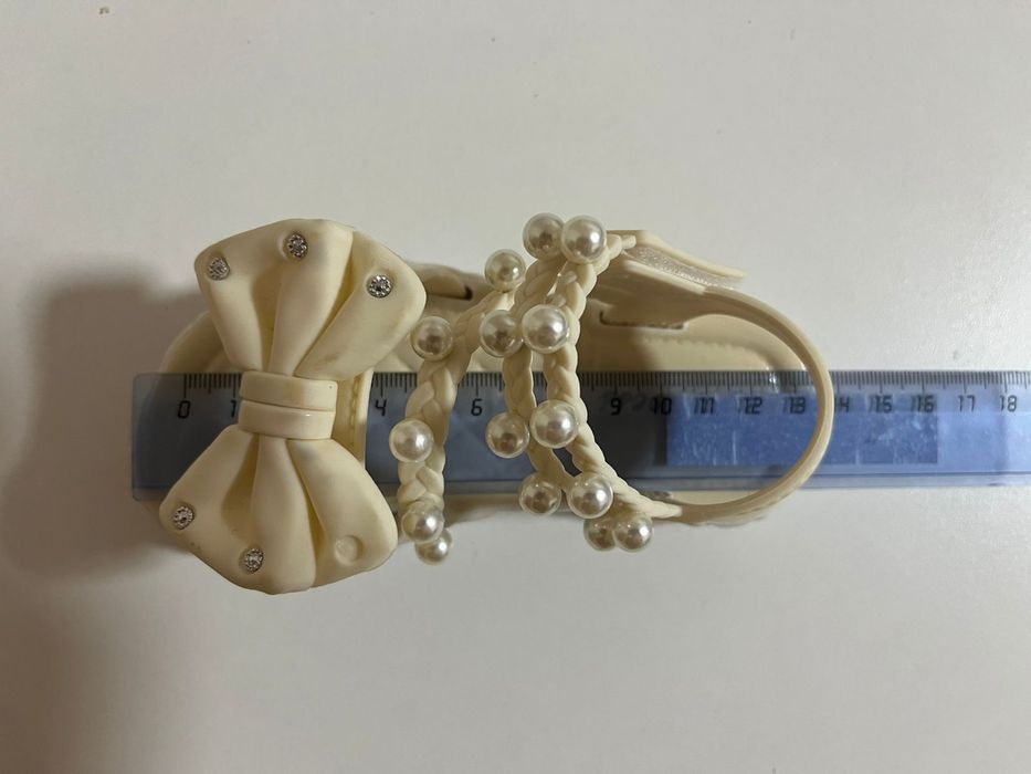 Продам детские сандали для девочки