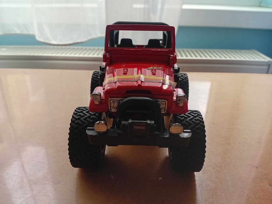 machete metal Japonia Toyota Land Cruiser FJ40 tomica yonezawa diapet