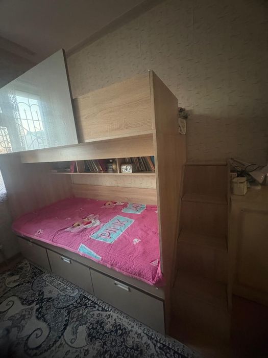 Двухъярусная кровать