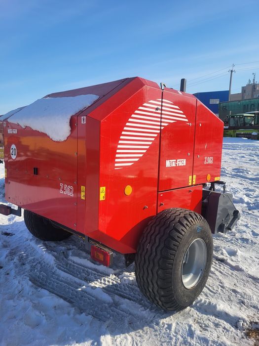 Пресс подборщик рулонный MF Z562