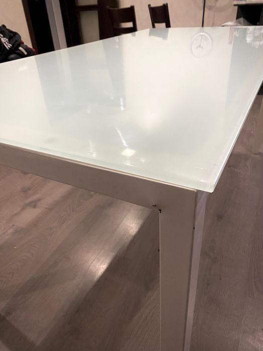 Трапезна стъклена маса