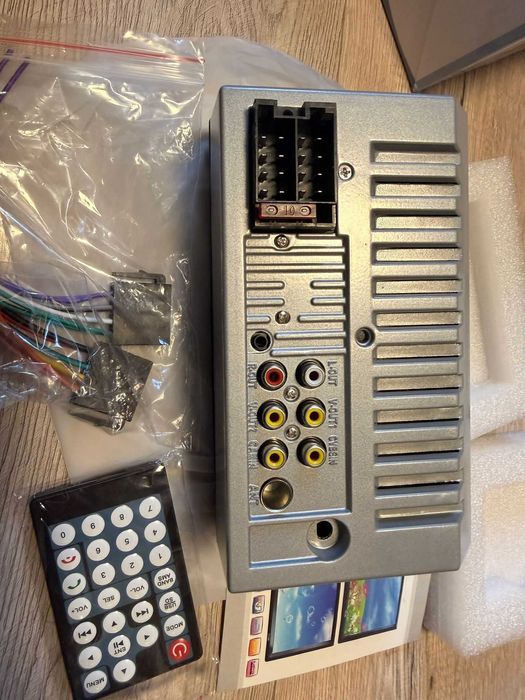 Player auto 2DIN 7018B 7" Touch Bluetooth USB MirrorLink + telecomandă