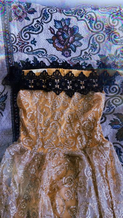 Сроочнооо продаю платье в отличном состоянии