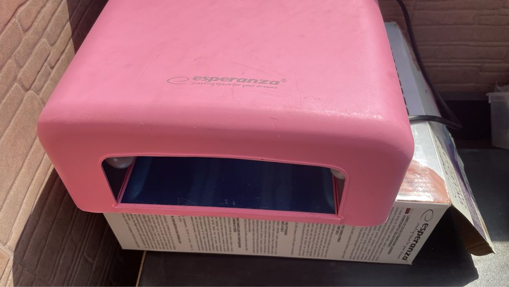 Lampa UV pentru unghii cu gel