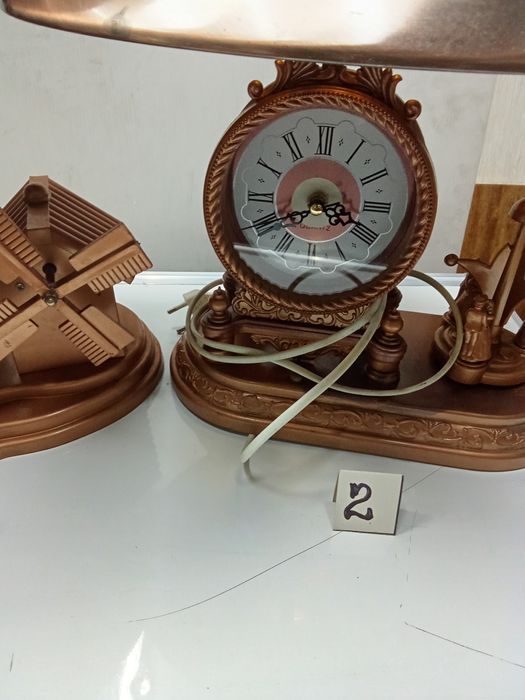 Ретро нощни лампи с часовник и навиващ декоративен механизъм