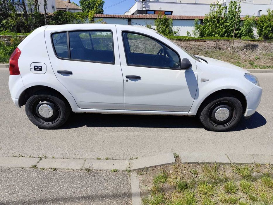De vanzare Dacia Sandero din 2008 cmc 1400  benzina  .