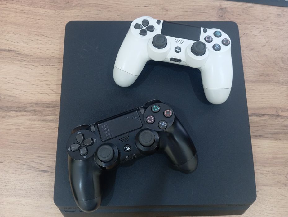 Продам PS 4 Slim Срочно