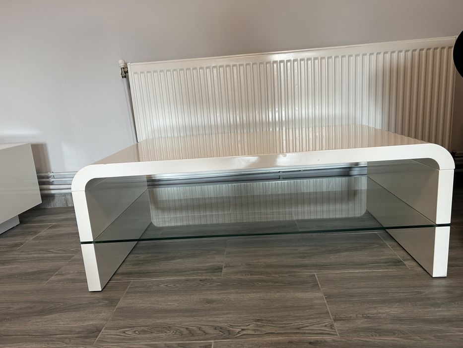 Masuta cafea alba lucioasa 110x60 cu raft din sticla
