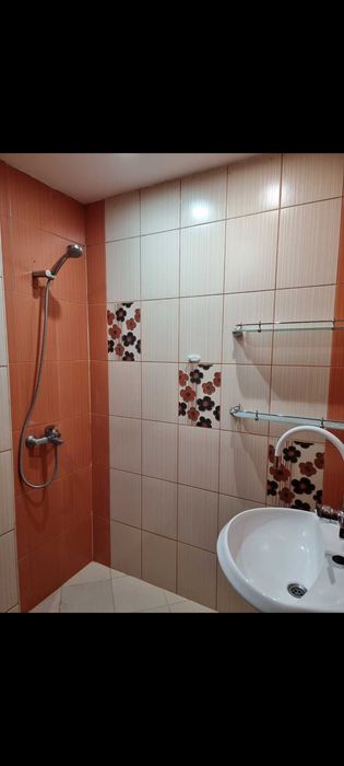Дава се под наем Тристаен апартамент в Разград, Център - 95 кв.м за 348.84 € - Снимка #15