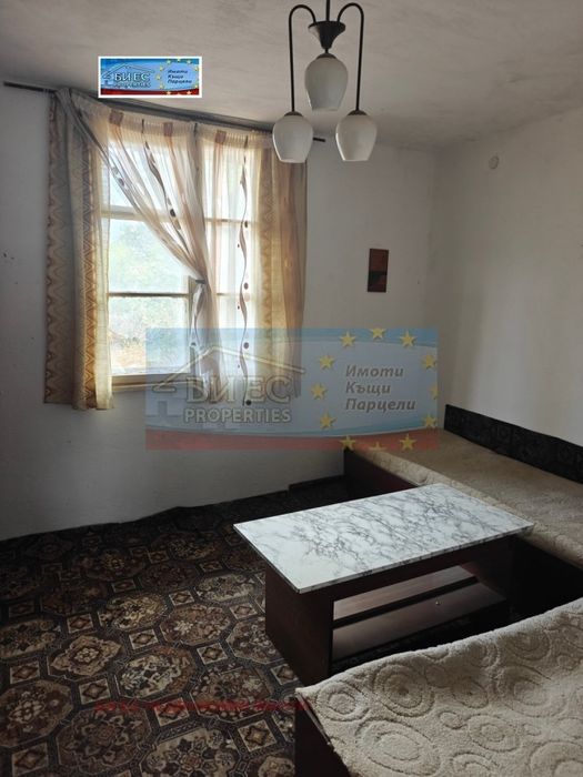 Къща в с. Лобош 157 м² и двор 990 м²
