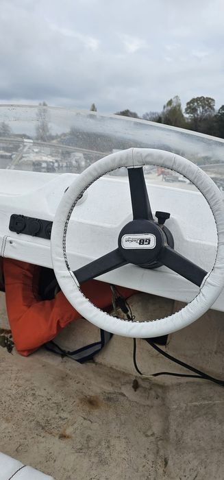 Лодка 4.6м, двутактов двигател