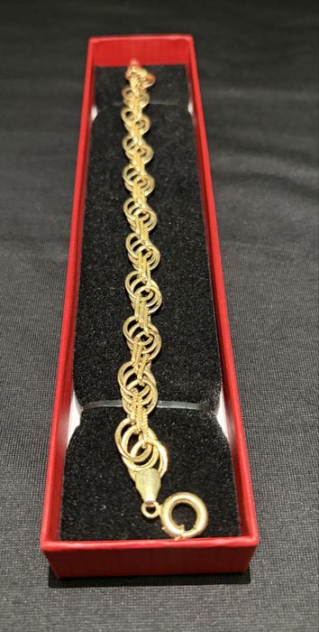 Brosslet sotiladi,срочно продаю бросслет.