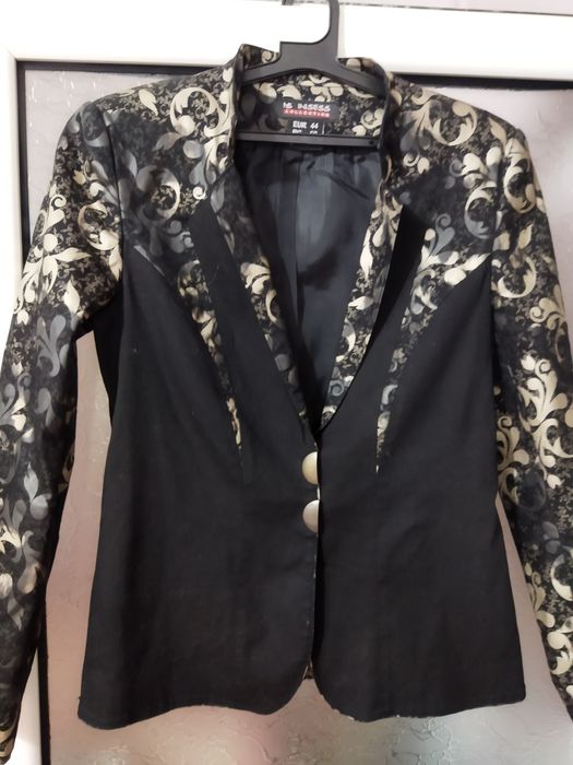 Дамско сако.Дамско сако