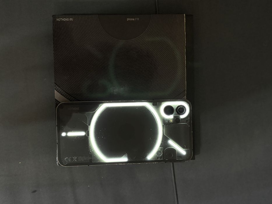 Nothing Phone (1) с гарантией